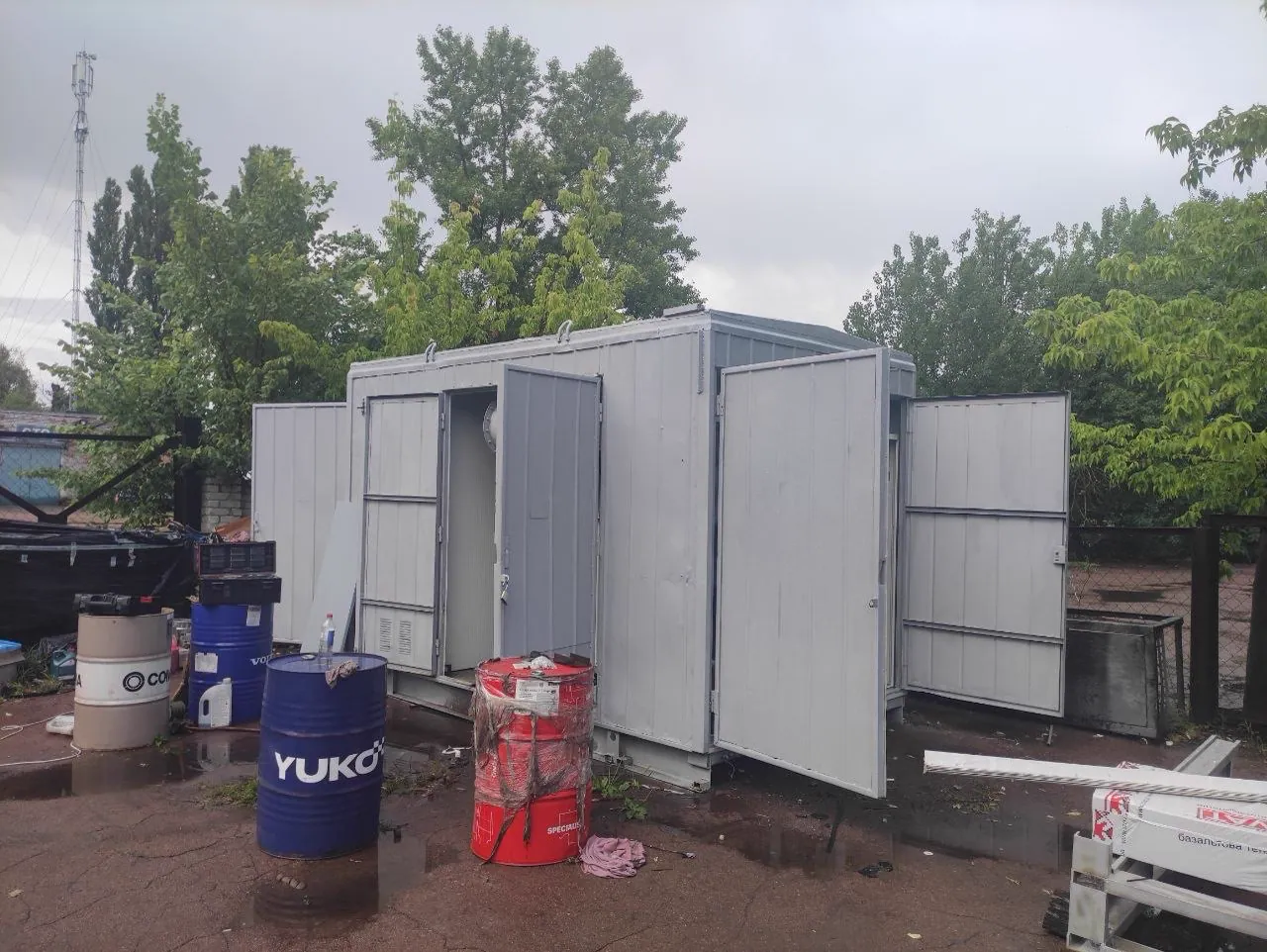 Трансформаторна підстанція у процесі виконання робіт